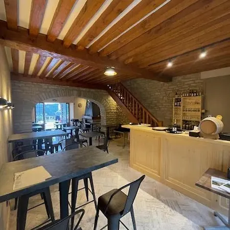 Couette-café Fratern'elle - Taverne & D'hotes Château-Chalon